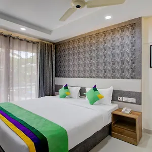 Treebo Shore Residency, 290 M From Lakeshore Hospital Kochi